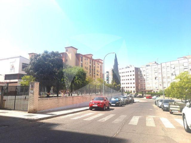 PISO EN VENTA EN SANTA MARINA DE 231M2 CON 5 DORMITORIOS, PLAZA DE GARAJE Y