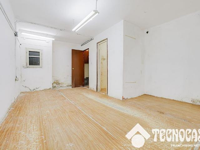 Piso en venta en Santa Coloma de Gramanet, de 50 m² 2 habitaciones por 80.000