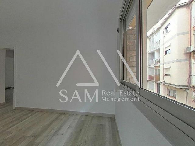 Piso en venta en Santa Coloma de Gramanet, de 56 m² 3 habitaciones por 194.000