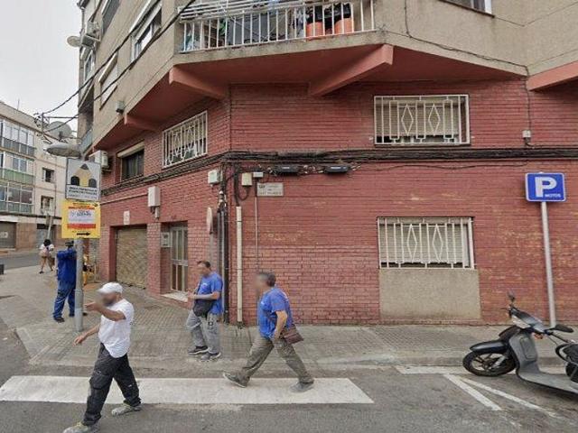 Piso en venta en Santa Coloma de Gramanet, de 45 m² 2 habitaciones por 95.450