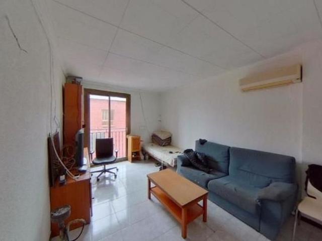 Piso en venta en Santa Coloma de Gramanet, de 55 m² 3 habitaciones por 103.755