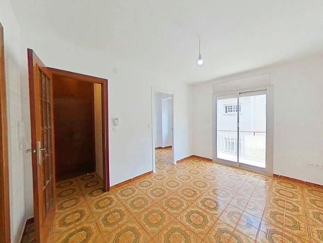 Piso en venta en Santa Coloma de Gramanet, de 64 m² 3 habitaciones por 176.000