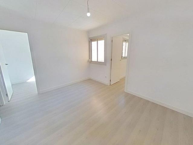 Piso en venta en Santa Coloma de Gramanet, de 66 m² 3 habitaciones por 166.000
