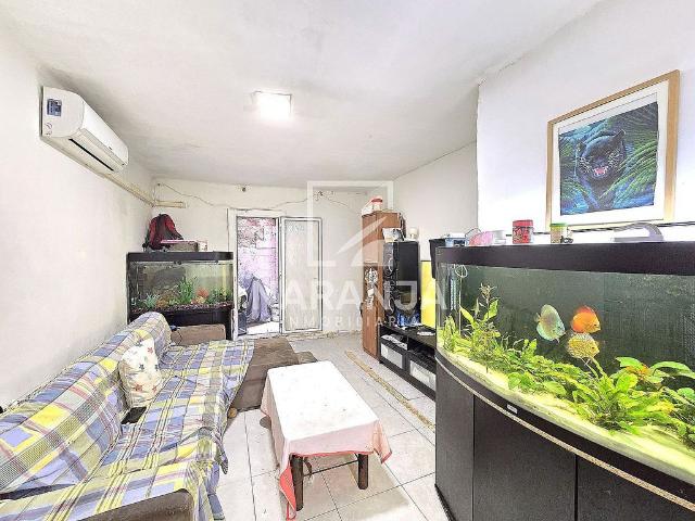 Piso en venta en calle De Gènova, Santa Coloma de Gramanet, de 70 m² 3 habitaciones por 160.000