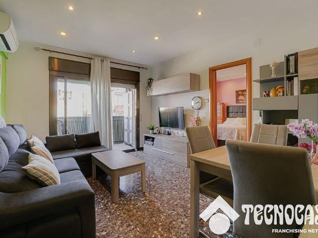 Piso en venta en Santa Coloma de Gramanet, de 70 m² 3 habitaciones por 212.100