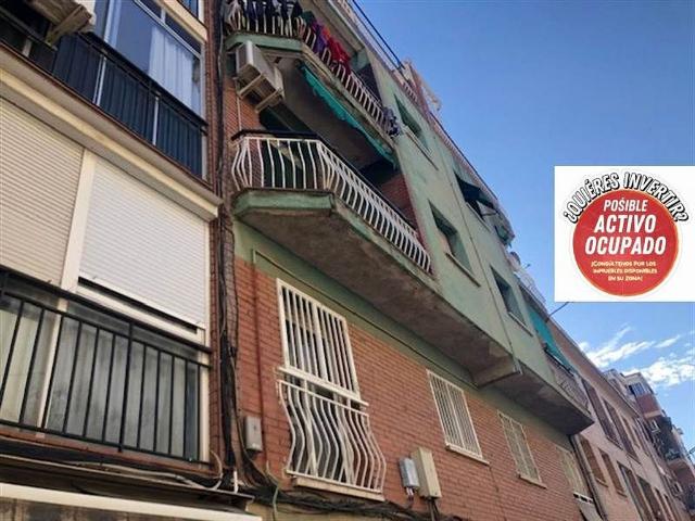 Piso en venta en Santa Coloma de Gramanet, de 77 m² 3 habitaciones por 66.375