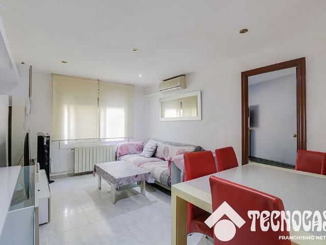 Piso en venta en Santa Coloma de Gramanet, de 74 m² 3 habitaciones por 199.000