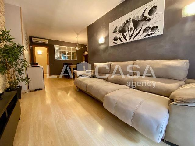 Piso en venta en Santa Coloma de Gramanet, de 119 m² 3 habitaciones por 290.000