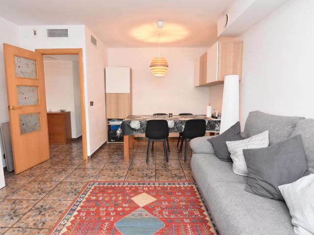 Piso en venta en Santa Coloma de Gramenet, Centre. EN EXCLUSIVA JUNTO A LA IGLESIA CENTRICO TRANQUILO RODEADO DE CASITAS. Pisos Santa Coloma de.