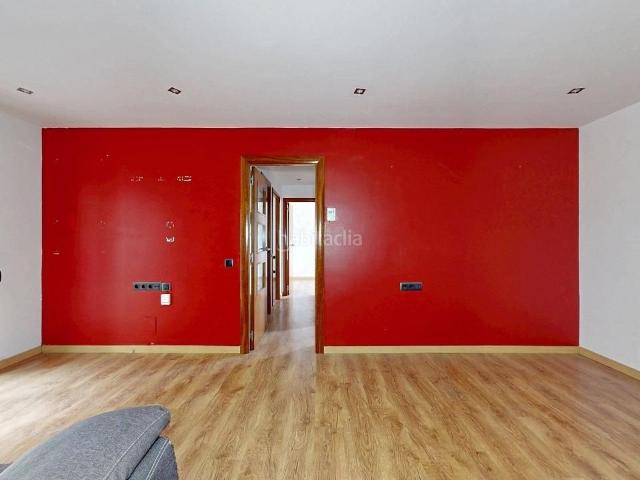 Piso en venta en Santa Coloma de Gramenet, Les Oliveres. En Santa Coloma de Gramenet, Singuerlin, piso para entrar a vivir. Pisos Santa Coloma de.