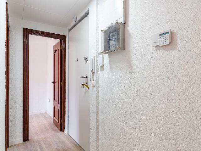 Piso en venta en Badalona, La Salut. PISO COMPLETAMENTE REFORMADO A ESTRENAR 3 HABITACIONES Se vende magnífica vivienda completamente reformada con acabados moderno. Pisos.