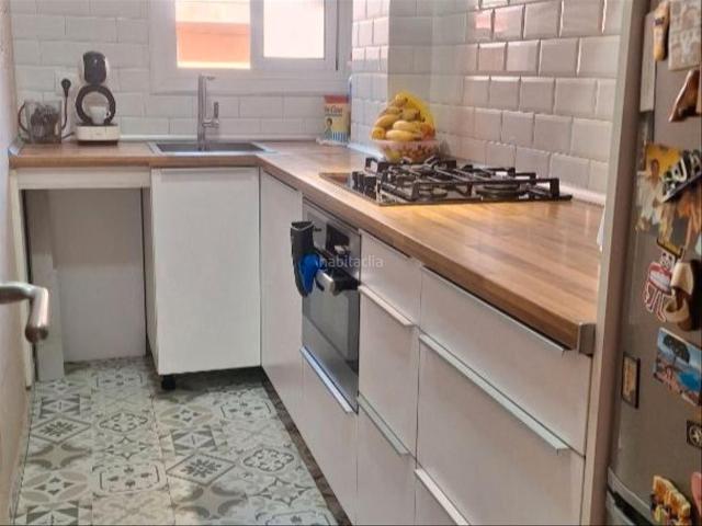 Piso en venta en Santa Coloma de Gramenet, Llatí. Piso totalmente exterior, barri llati riera alta. Pisos Santa Coloma de.