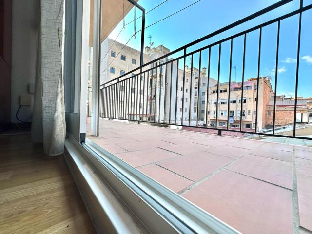Piso en venta en Santa Coloma de Gramenet, Riu Nord. PISO CÉNTRICO CON 3 HABITACIONES Y BALCÓN. Pisos Santa Coloma de.