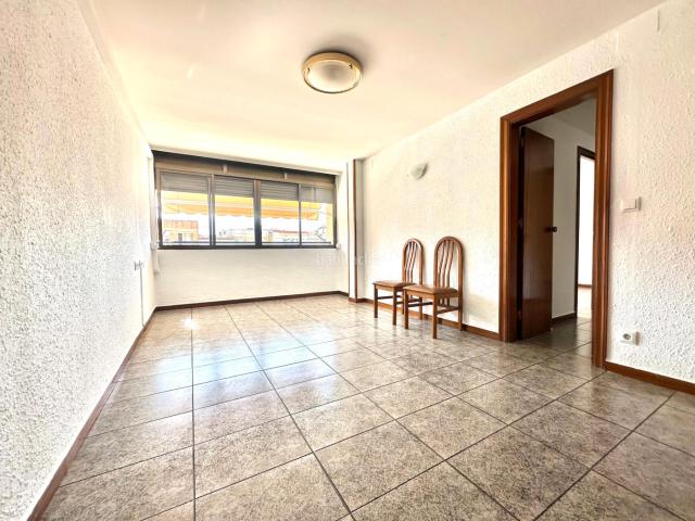 Piso en venta en Santa Coloma de Gramenet, Riu Sud. PISO CÉNTRICO EXTERIOR CON 3 HABITACIONES. Pisos Santa Coloma de.
