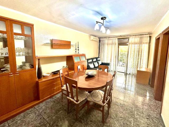 Piso en venta en Santa Coloma de Gramenet, Riu Sud. PISO TODO EXTERIOR DE 95M2 CON TERRAZA Y ASCENSOR CON PLAZA DE PARKING. Pisos Santa Coloma de.