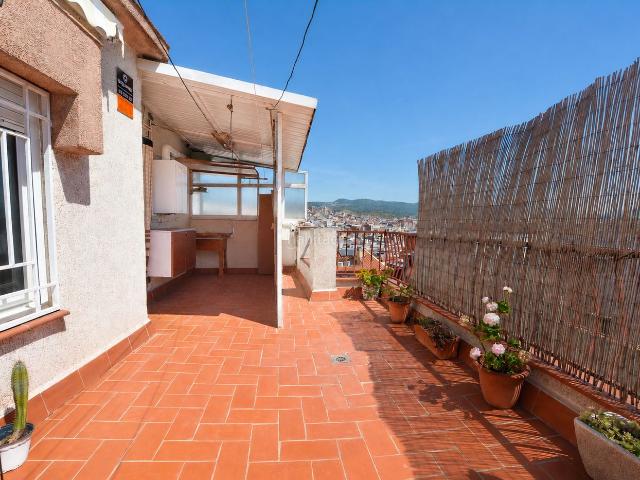 Piso en venta en Santa Coloma de Gramenet, Santa Rosa. ATICO CON TERRAZA. Pisos Santa Coloma de.