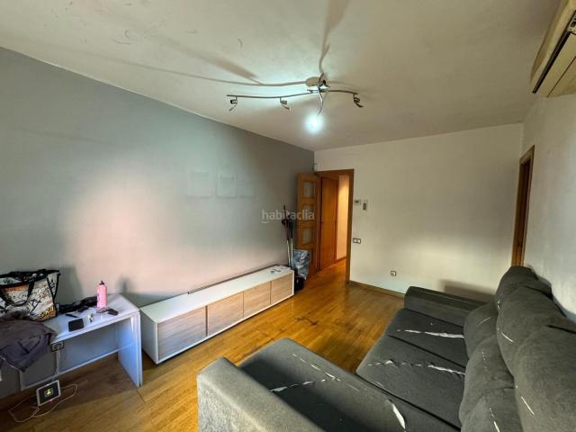 Piso en venta en Santa Coloma de Gramenet, Santa Rosa. Piso de 3 habitaciones economico. Pisos Santa Coloma de.