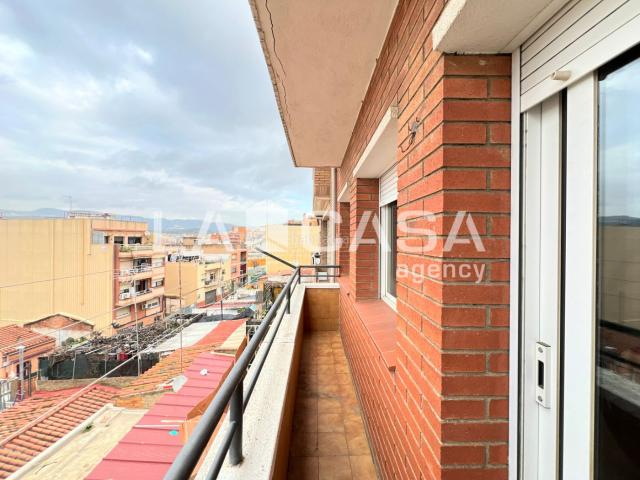 Piso en venta en Santa Coloma de Gramenet, Santa Rosa. Piso en venta en Carrer de la Circumval.lació, 139, Llefià. Pisos Santa Coloma de.