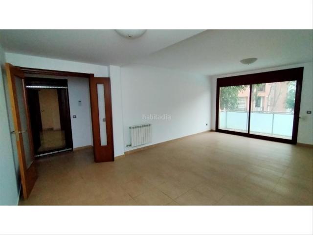 Piso en venta en Santa Cristina d´Aro, Santa Cristina Poble. EXCELENTE PISO EN SANTA CRISTINA DARO PISCINA BALCONTERRAZA 3 HABITACIONES TENGALO POR 10.000 Y CUOTAS. Pisos Santa Cristina.