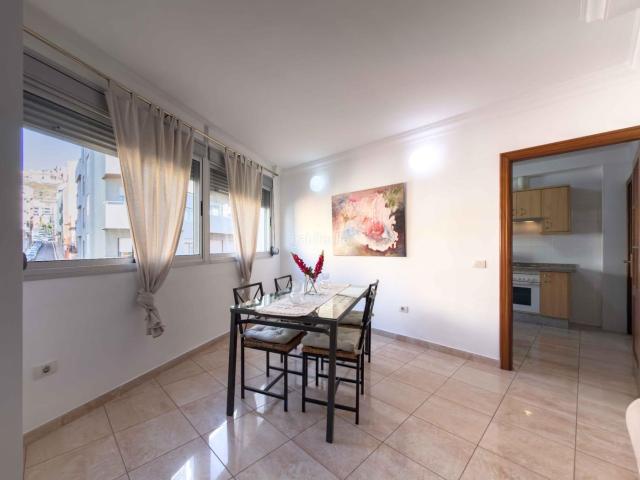Piso en venta en Santa Cruz de Tenerife, Salamanca Uruguay. Piso familiar de 3 habitaciones y 2 baños con garaje en Barrio Salamanca Santa Cruz. Pisos Santa Cruz de.
