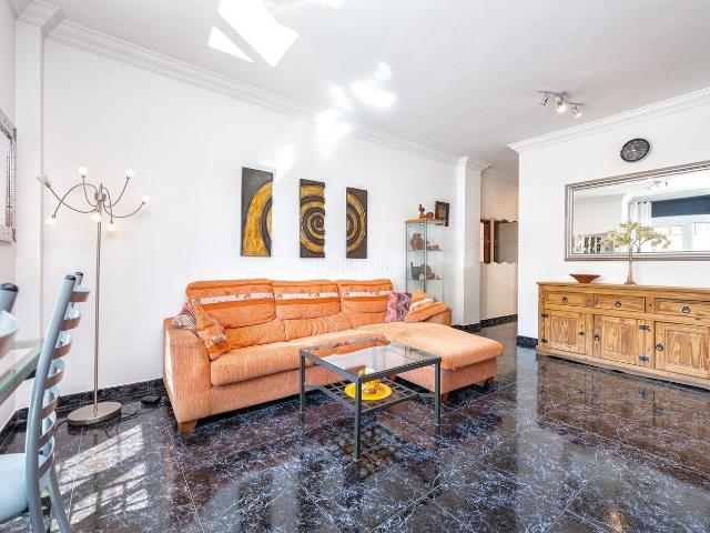 Piso en venta en Santa Lucía de Tirajana, Vecindario El Doctoral Cruce de Sardina. Listo para Entrar a Vivir! Amplio Piso de 3 Dormitorios y 2 baños con Garaje Incluido y 2 Baños. Pisos Santa.