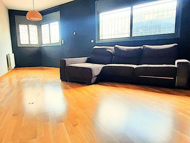 Piso en venta en Santa Perpètua de Mogoda, de 81 m² 2 habitaciones por 239.900