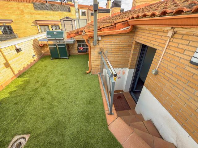 Piso en venta en Santa Perpètua de Mogoda. Diseño, ubicación y espacio exterior: el dúplex ideal para vivir mejor. Pisos Santa Perpètua de.