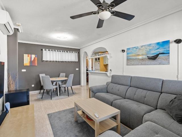 Piso en venta en Santa Pola, Novamar Mediterráneo. Apartamento de 2 dormitorios y 1 baño con piscina y terraza en Gran Alacant. Pisos Santa.