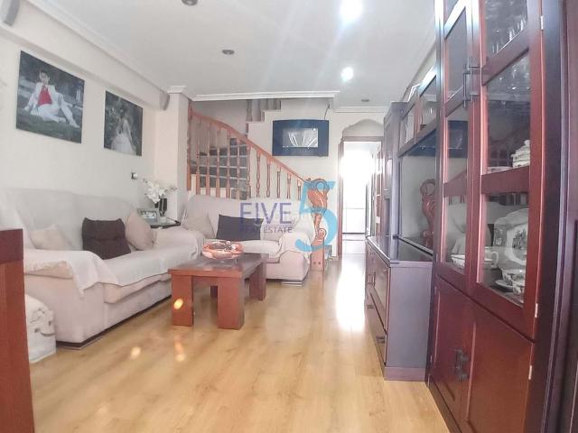 Piso en venta en Santa Pola, Norte. Exclusiva casa adosada familiar de 3 habitaciones en Santa PolaDescubre este elegante bungalow de 3 habitaciones, situado en una d. Pisos Santa.