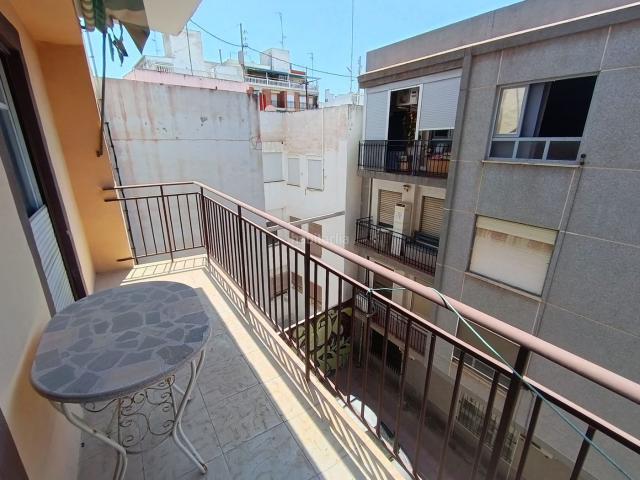 Piso en venta en Santa Pola, Playa Levante. Vivienda en venta en Playa de Levante Santa Pola, junto al mar y todos los servicios. Pisos Santa.