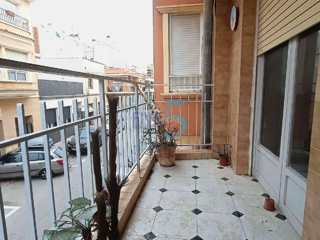 Piso en venta en Santa Pola, Playa Levante. Espaciosa casa familiar en el centro de Santa Pola, perfecta para disfrutar en familia. Luminosidad, comodidad y proximidad a escu. Pisos Santa.