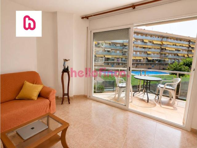 Piso en venta en Santa Susanna. Piso con piscina y parking a 300m de la playa Santa Susana. Pisos Santa.