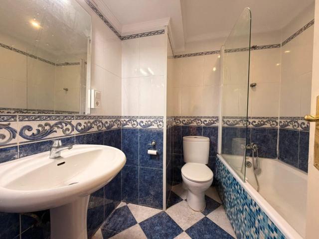Piso en venta en Santander, Centro Ayuntamiento. Junto al Ayuntamiento, primero de altura. Encantador piso en buen estado de conservación. Pisos.