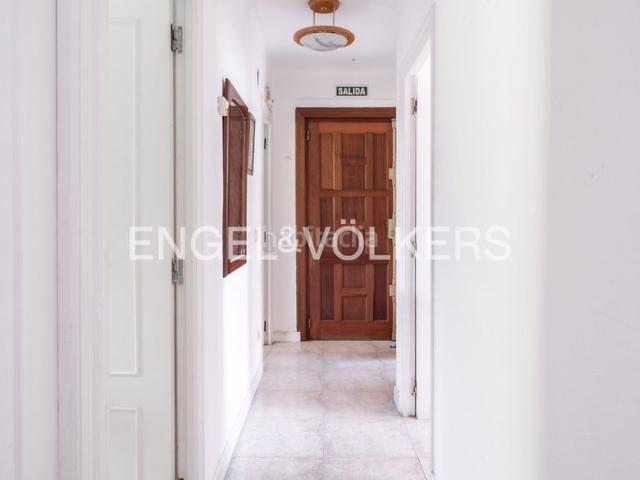 Piso en venta en Santander, General Dávila. Apartamento con potencial en el centro de Santander. Pisos.