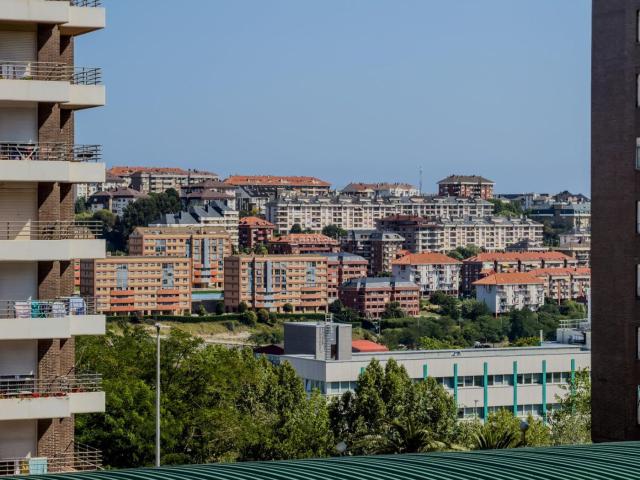 Piso en venta en Santander, Los Castros. Piso con terraza a la venta en Fernando de Los Rios. Pisos.