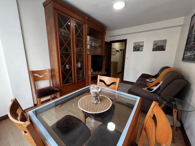 Piso en venta en Santander, Los Castros. Rentas y Capitales presenta a continuación estupenda vivienda reformada completamente en Colonia los Pinares, junto al Sardinero.L. Pisos.