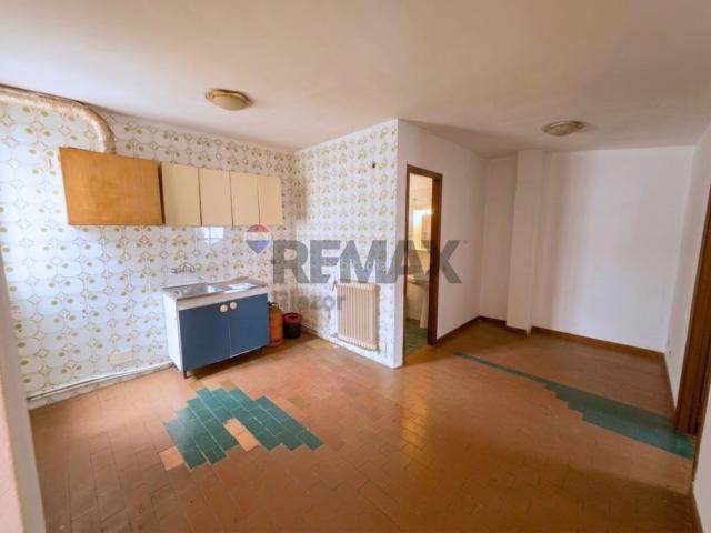 Piso en venta en Santiago de Compostela, Campus Norte San Caetano. Oportunidad Única para Inversores: Piso con Gran Potencial de Reforma en Avenida de Salamanca. Pisos Santiago de.