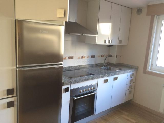 Piso en venta en Santiago de Compostela, Castiñeiriño Cruceiro de Sar. gran oportunidad!se vende piso en la calle isidro parga Pondal zona del corte ingles, castiñeiriño. restollal, junto al.