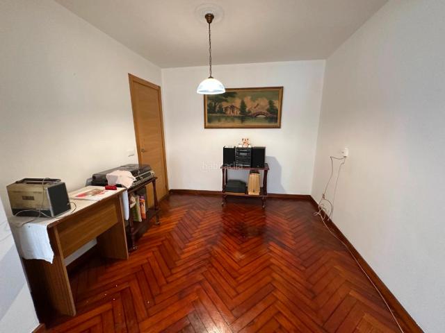 Piso en venta en Santiago de Compostela, Ensanche Sar. En plano centro de la ciudad de Santiago de Compostela, una de las mejores de galicia por su excelencia ya que se puede disfrutar. Pisos.