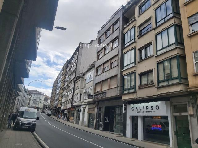 Piso en venta en Santiago de Compostela, Ensanche Sar. Se vende piso en 113 m2 en la calle Rosalía de Castro de Santiago de Compostela. Pisos Santiago de.