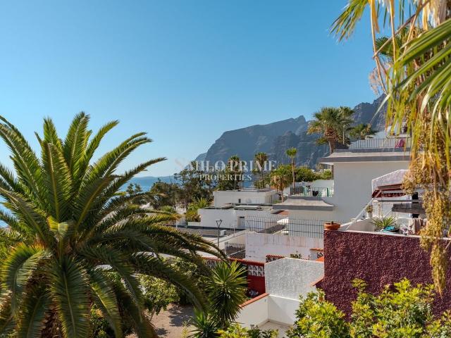 Piso en venta en Santiago del Teide, Acantilados de Los Gigantes. EXCLUSIVO APARTAMENTO CON IMPRESIONANTES VISTAS AL MAR EN LOS GIGANTES TERRAZA SOLEADA, PRIVACIDAD Y ENTORNO ÚNICO. Pisos Santiago.