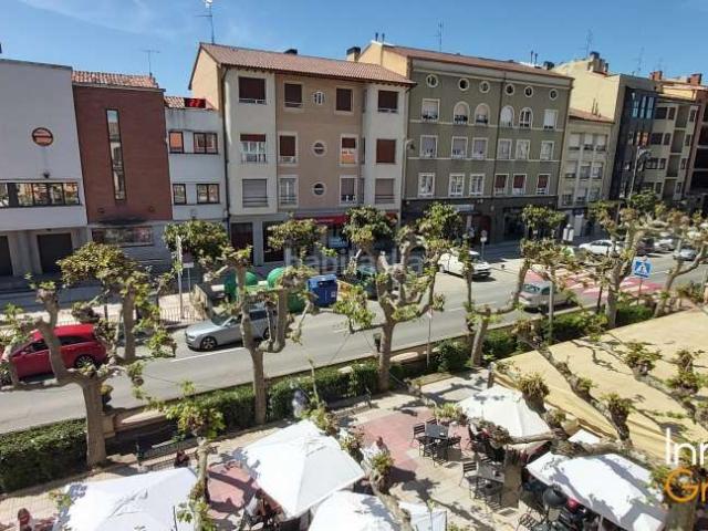 Piso en venta en Santo Domingo de la Calzada. ESPECIAL INVERSORES, IDEAL PARA ALOJAMIENTO RURALAMPLIO PISO EN LA ARTERIA PRINCIPAL DE LA CIUDAD. Pisos Santo Domingo de la.