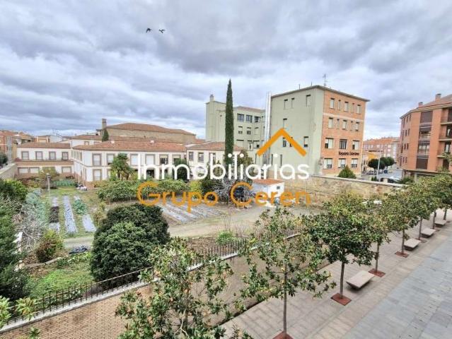 Piso en venta en Santo Domingo de la Calzada. Espectacular Dúplex en el Corazón del Casco Histórico Tu Refugio Soñado. Pisos Santo Domingo de la.