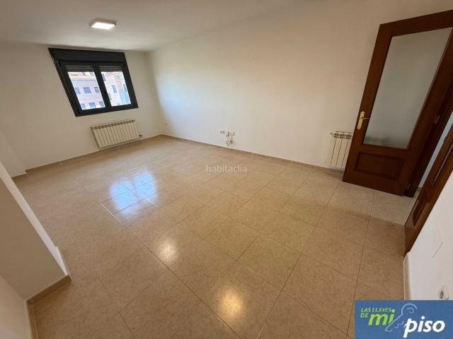 Piso en venta en Santovenia de Pisuerga. Oportunidad Vivienda Seminueva en Santovenia de dos dormitorios, dos baños. Pisos Santovenia de.