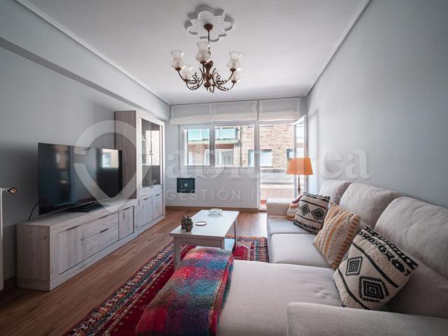 Piso en venta en Santoña. ABITAREA VENDE PISO EN PLENO CENTRO DE SANTOÑA. IMPECABLE ESTADO. Pisos.