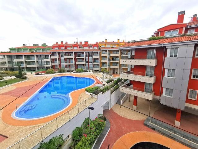 Piso en venta en Sanxenxo, Adina Portonovo. EN VENTA PISO EN PORTONOVO PARA ENTRAR A VIVIR CON 2 DORMITORIOS, 2 BAÑOS, TERRAZA,TRASTERO Y GARAJE. Pisos.