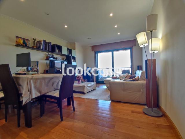 Piso en venta en Sanxenxo, Vilalonga. Sanxenxo Vilalonga. Piso amplio en urbanización tranquila a un paso del centro, con terraza desde donde se divisa la Ría. Pisos.