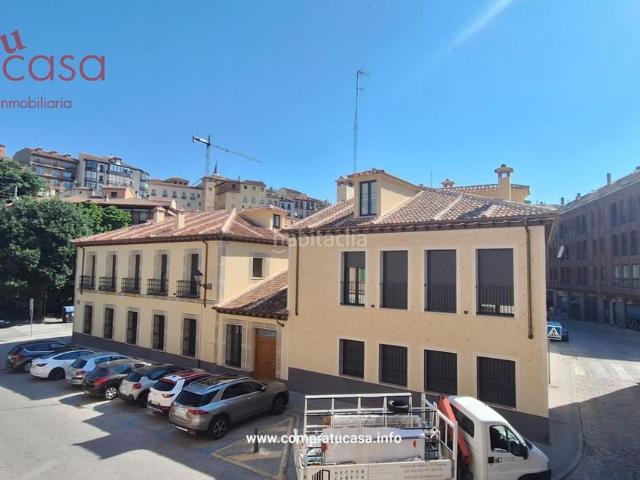 Piso en venta en Segovia, Centro. VIVIENDA A POCOS METROS DEL ACUEDUCTO. ASCENSOR Y TRASTERO. Pisos.