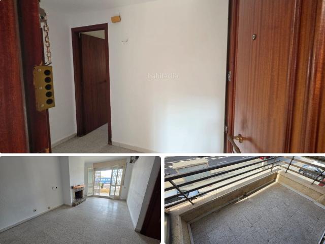 Piso en venta en Segur de Calafell, Segur de Calafell Nucli Urbà Costa Dorada. S.de Calafell, a pie de todo ! Para reformar integra cocina y baño. Pisos Segur de.