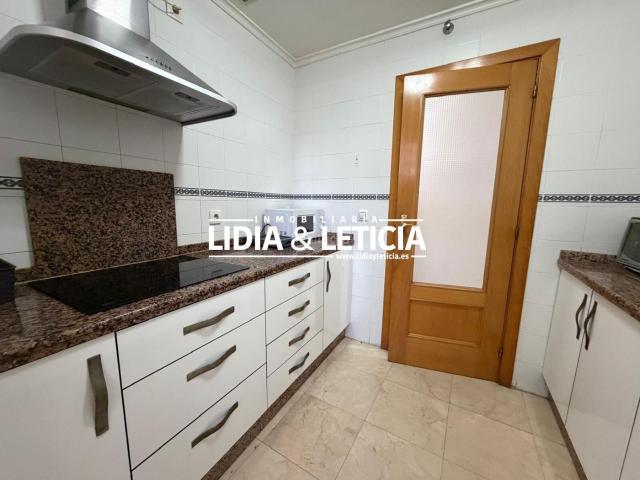 Piso en venta en Sevilla, Colores Entreparques. Oportunidad Piso en Sevilla Este. Pisos.